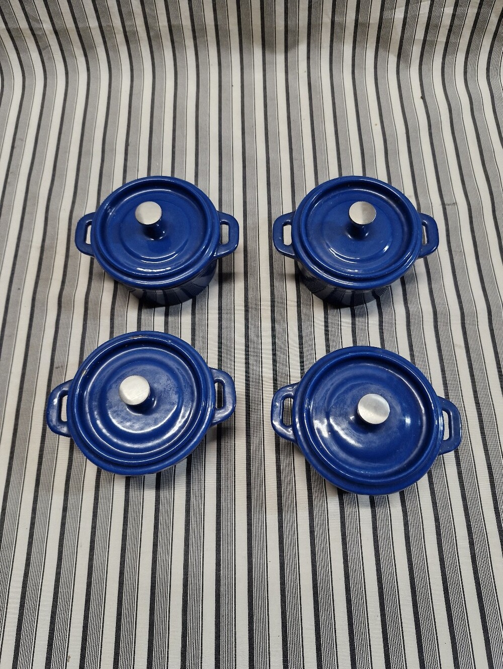 Wolfgang Puck Set of 4 Mini Cast Iron Cocotte Dutch Ovens Blue 8 oz w/ Lids